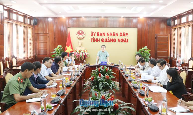 Phó Chủ tịch UBND tỉnh Võ Phiên phát biểu kết luận tại cuộc họp.