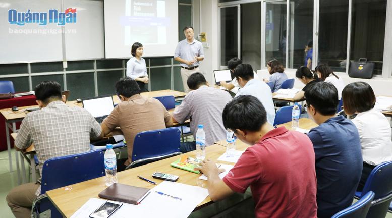 Lớp cao học ngành Quản trị kinh doanh tại Phân hiệu Quảng Ngãi.
