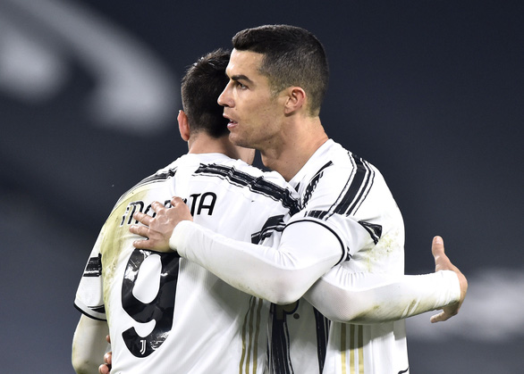 Ronaldo ăn mừng bàn nâng tỉ số lên 3-0 cho Juventus - Ảnh: REUTERS