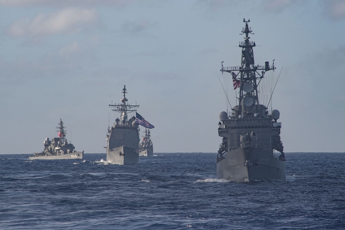 Nhóm tàu của JMSDF và TRCSG đi qua Thái Bình Dương hôm 28-2. Ảnh: Hải quân Mỹ