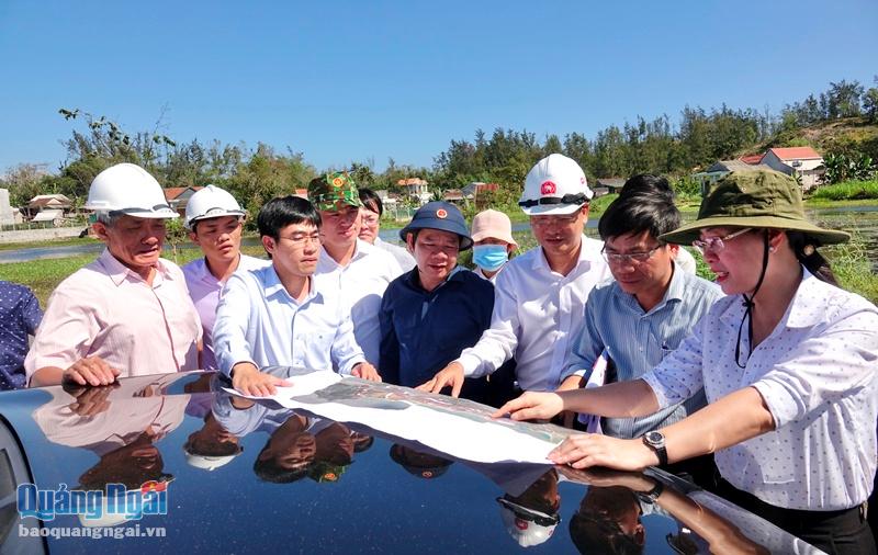 Thường trực Tỉnh ủy kiểm tra tiến độ thực hiện đường ven biển Dung Quất- Sa Huỳnh