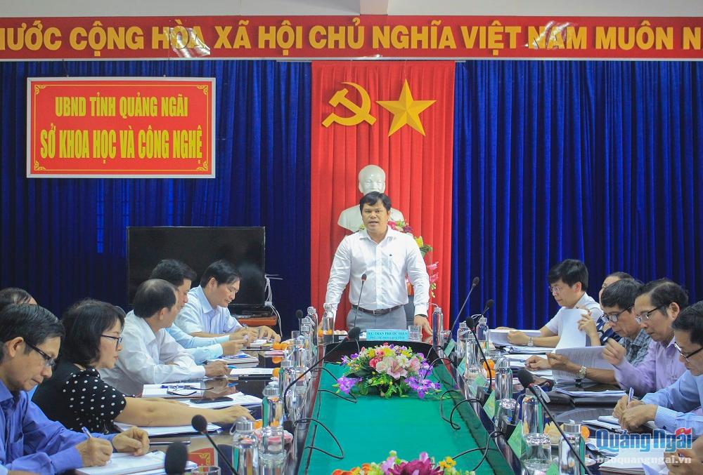 Phó Chủ tịch UBND tỉnh Trần Phước Hiền phát biểu chỉ đạo tại cuộc họp 