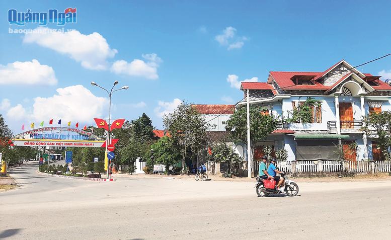 Thị trấn Ba Tơ được đầu tư xây dựng ngày càng khang trang. 