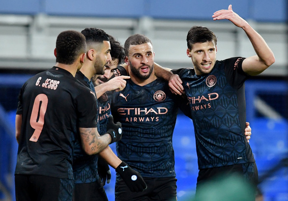 Niềm vui của các cầu thủ Man City sau khi Gundogan mở tỉ số - Ảnh: REUTERS