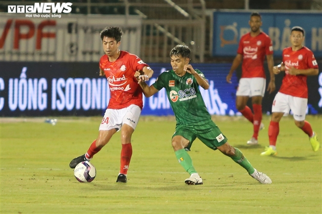 Vòng 4 V-League: Lee Nguyễn khai hỏa, Công Phượng tịt ngòi