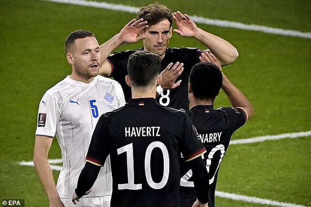 Đức dễ dàng đánh bại đối thủ khó chơi Iceland 3-0.