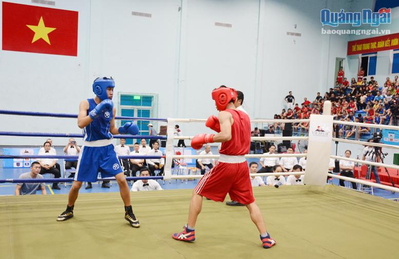 Một trận đấu tại Giải Boxing trẻ toàn quốc năm 2020.  ẢNH: K.NGÂN
