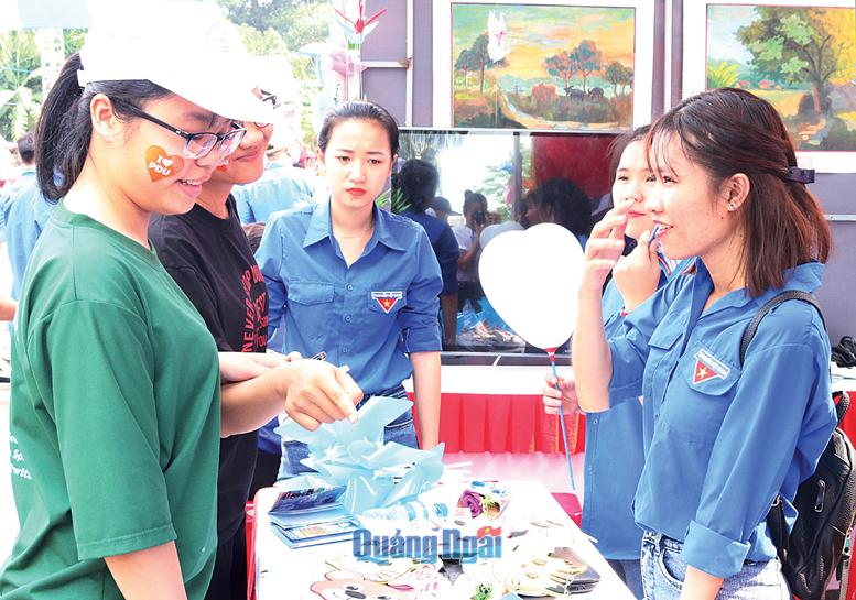 Trường Đại học Phạm Văn Đồng là một trong những trường đại học địa phương đầu tiên đạt chuẩn chất lượng trong nước.