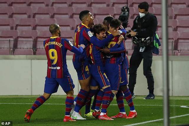 Niềm vui chiến thắng của các cầu thủ Barcelona.