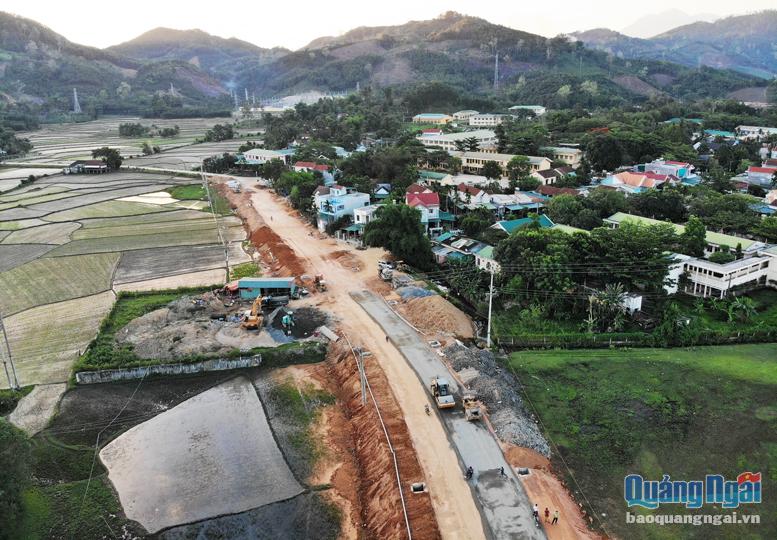 Cần đầu tư phát triển hạ tầng giao thông ở Sơn Hà