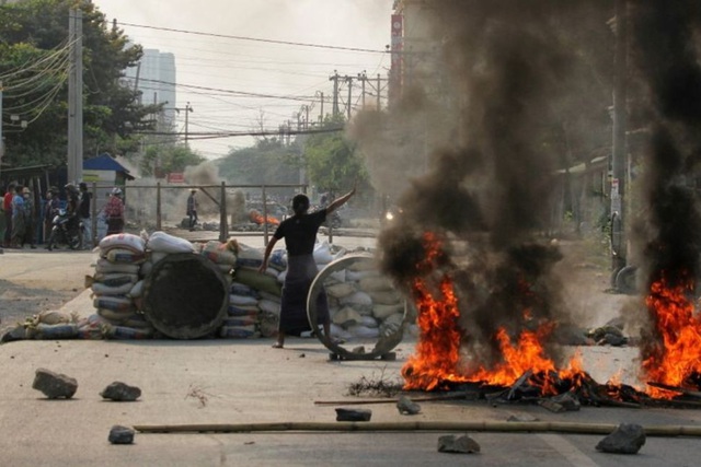 Làn sóng biểu tình phản đối binh biến ở Myanmar chưa có dấu hiệu lắng xuống (Ảnh: Reuters).