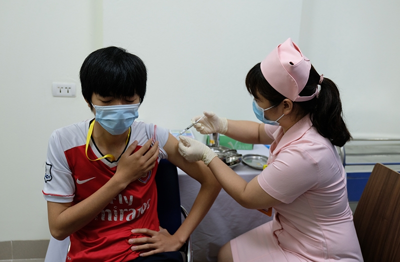 1 trong 6 tình nguyện viên đầu tiên tiêm thử nghiệm lâm sàng mũi 1 vắc xin COVIVAC ngày 15/3 tại Trung tâm Dược lý lâm sàng, Trường Đại học Y Hà Nội