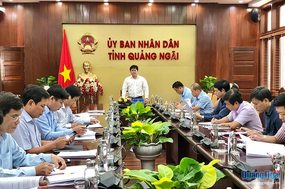 Quang cảnh cuộc họp bàn về tình hình hoạt động các CCN trên địa bàn tỉnh Quảng Ngãi