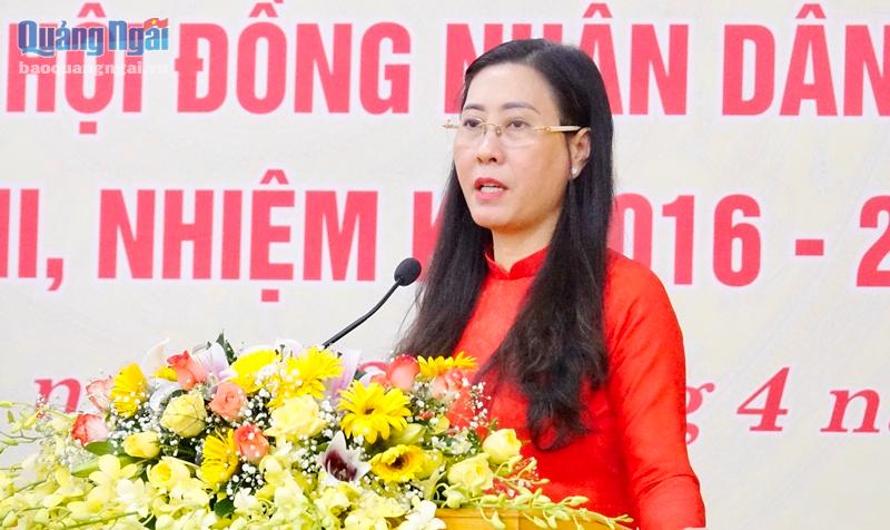 Ủy viên Trung ương Đảng, Bí thư Tỉnh ủy, Chủ tịch HĐND tỉnh Bùi Thị Quỳnh Vân phát biểu khai mạc hội nghị