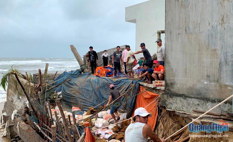 Sạt lở bờ biển khiến cuộc sống người dân ở xã Bình Hải (Bình Sơn) bị đe dọa