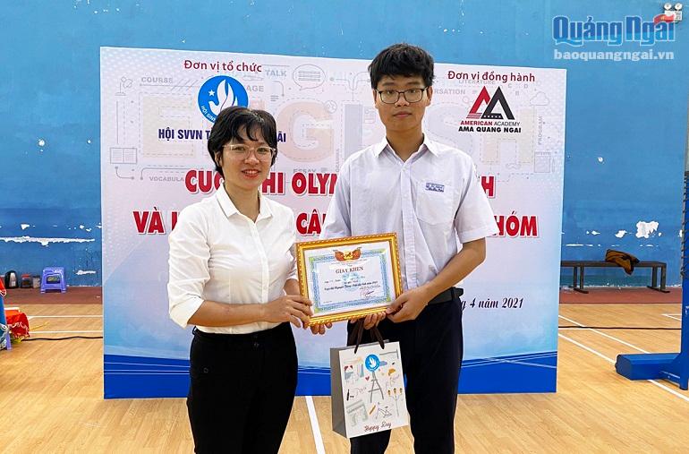 HS Bùi Gia Bin, Trường THPT chuyên Lê Khiết là thí sinh xuất sắc trong cuộc thi Rung chuông Vàng