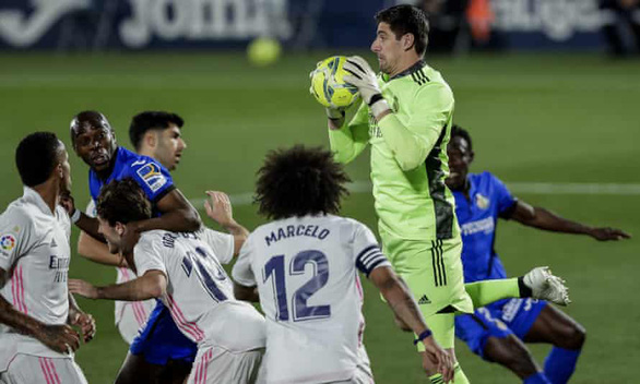 Thủ môn Thibaut Courtois đã nhiều lần cứu thua cho Real Madrid trước Getafe - Ảnh: Getty Images