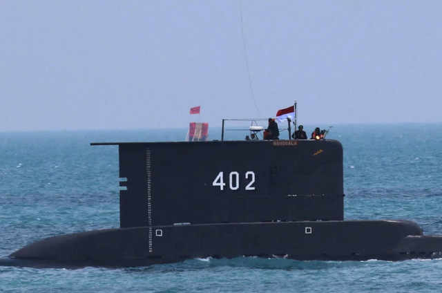 Tàu ngầm Indonesia chìm ở độ sâu 850 mét