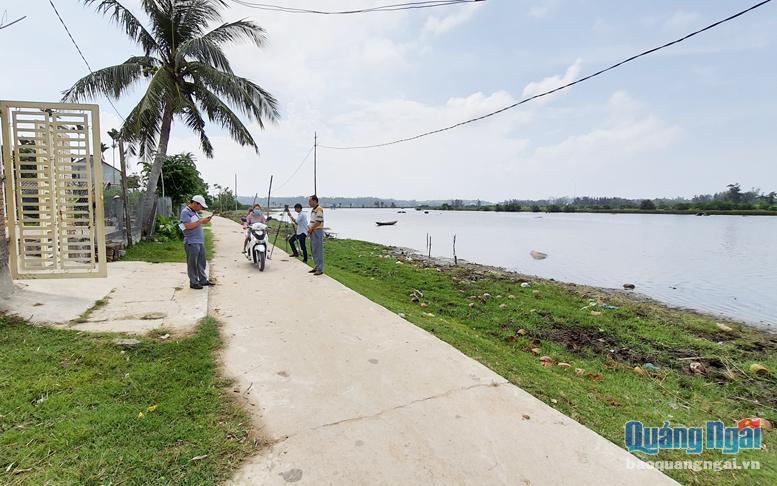 Nhiều hộ dân ở xã Bình Châu (Bình Sơn) ủng hộ việc xây dựng cầu Quỳnh Lưu trên tuyến đường ven biển Dung Quất - Sa Huỳnh, đoạn qua xã Bình Châu.