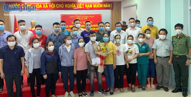 Đoàn công tác của ngành y tế Quảng Ngãi, gồm 23 y, bác sĩ tại lễ xuất quân chi viện cho tỉnh Bình Dương để tham gia chống dịch Covid-19.
