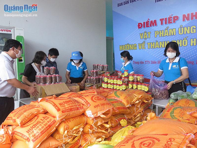 Hàng hóa, nhu yếu phẩm được các hội, đoàn thể ở Quảng Ngãi vận động ủng hộ người dân Quảng Ngãi ở TP.Hồ Chí Minh