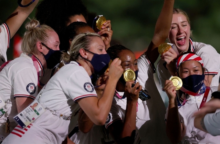 Đoàn thể thao Mỹ dẫn đầu bảng xếp hạng huy chương với 39 huy chương vàng, hơn đoàn Trung Quốc một HCV. Đoàn Mỹ cũng là đoàn có số lượng vận động viên đông nhất, giành nhiều huy chương nhất ở kỳ Thế vận hội lần này.