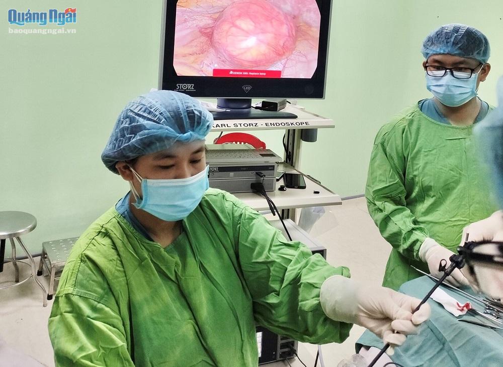 Ca phẫu thuật nội soi cắt u tuyến ức điều trị bệnh nhược cơ tại Bệnh viện Đa khoa tỉnh Quảng Ngãi