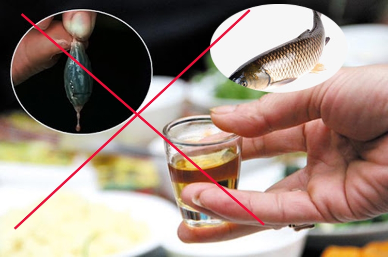 Không nuốt, pha mật cá với rượu để chữa bệnh.