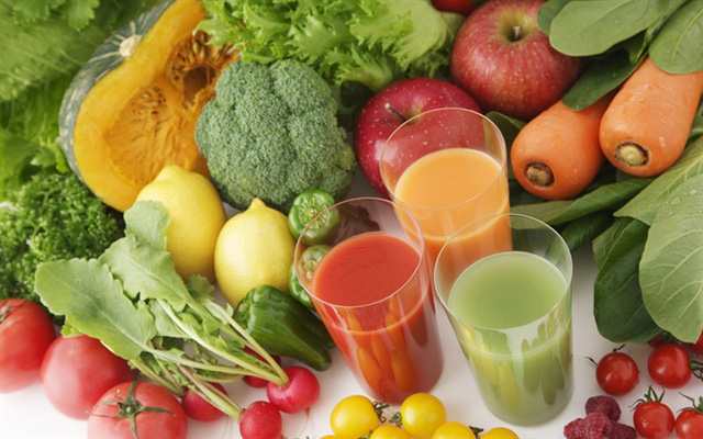 Người bệnh tăng huyết áp nên ăn nhiều rau xanh, quả chín để tăng cường chất xơ và vitamin.