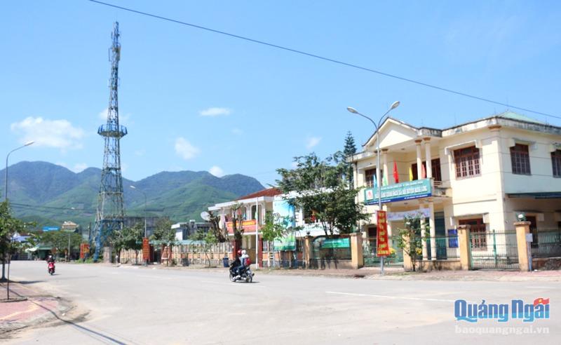 Một gốc trung tâm huyện Minh Long