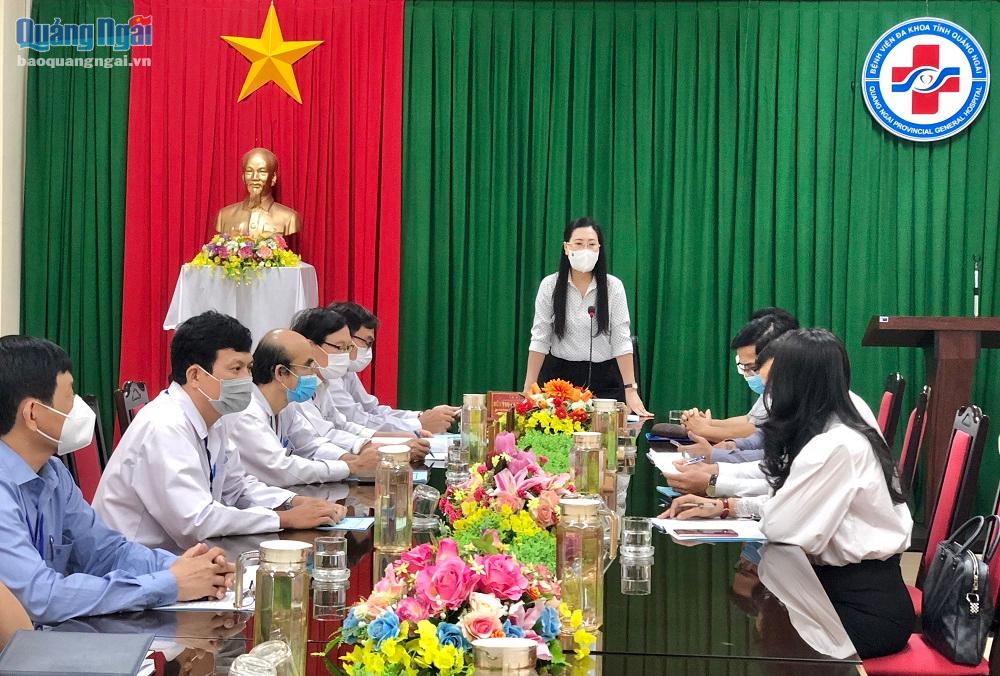 Quang cảnh buổi làm việc của Bí thư Tỉnh ủy Bùi Thị Quỳnh Vân với Bệnh viện Đa khoa tỉnh