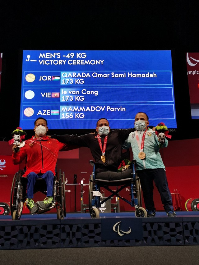 3 VĐV giành huy chương ở nội dung cử tạ hạng cân dưới 49kg Paralympic Tokyo 2020