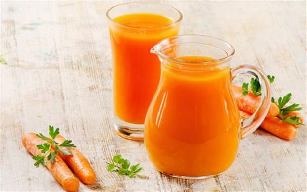 Nước ép cà rốt – thức uống lý tưởng cho người cao huyết áp.
