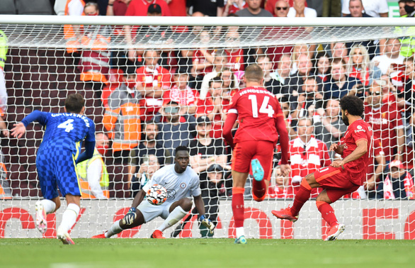Pha sút 11m gỡ hòa 1-1 cho Liverpool của Salah - Ảnh: REUTERS