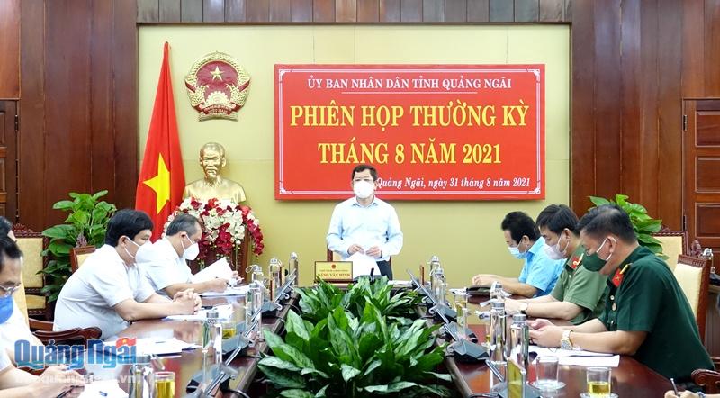 Chủ tịch UBND tỉnh Đặng Văn Minh phát biểu kết luận phiên họp