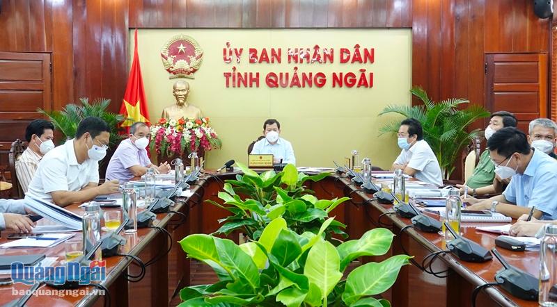 Chủ tịch UBND tỉnh Đặng Văn Minh phát biểu kết luận cuộc họp