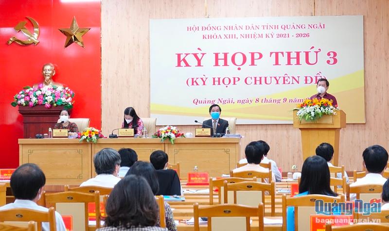 Chủ tịch UBND tỉnh Đặng Văn Minh phát biểu tại kỳ họp