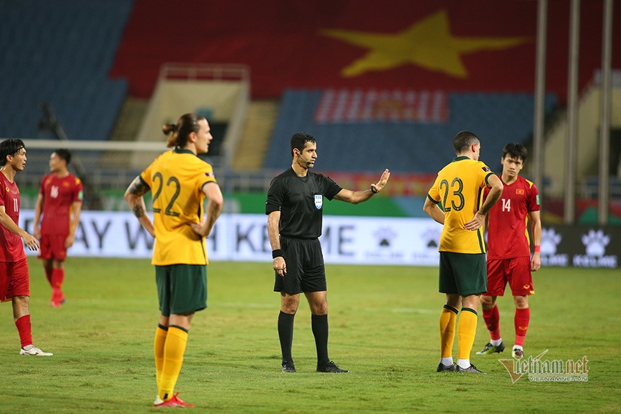 Đội tuyển Việt Nam bị từ chối 1 tình huống penalty gây tranh cãi. 