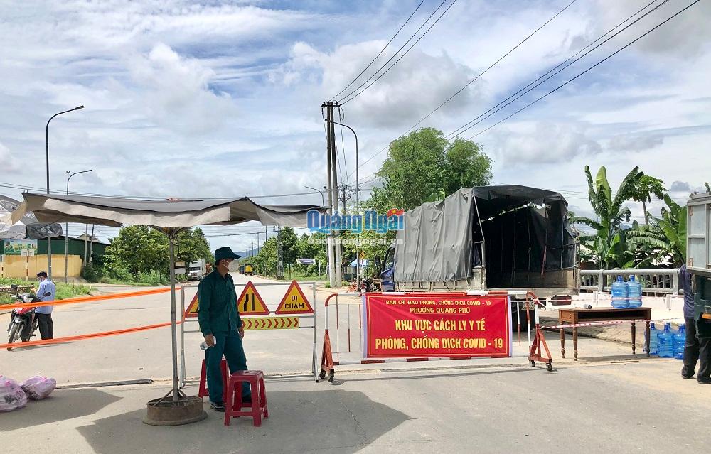 KCN Quảng Phú - nơi ghi nhận 24 ca F0 là công nhân, đang được phong tỏa để phòng, chống dịch Covid-19