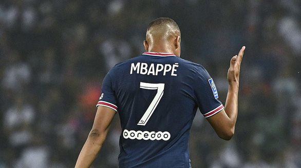 Kylian Mbappe tiếp tục tỏa sáng giúp PSG thắng trận thứ 5 liên tiếp ở Ligue 1 - Ảnh: Getty Images