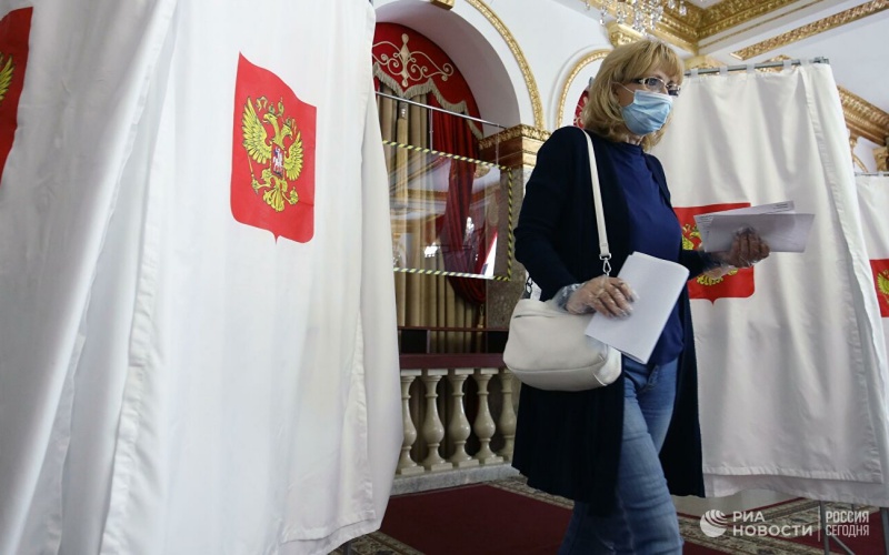 Người dân đi bầu Hạ viện Nga khóa VIII tại Krasnodar (Nga). (Ảnh: RIA)