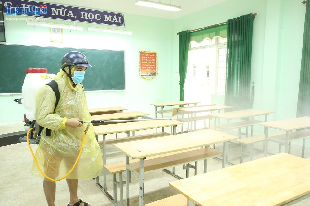 Các trường đã thực hiện khử khuẩn trước khi đón học sinh trở lại học tập trung.