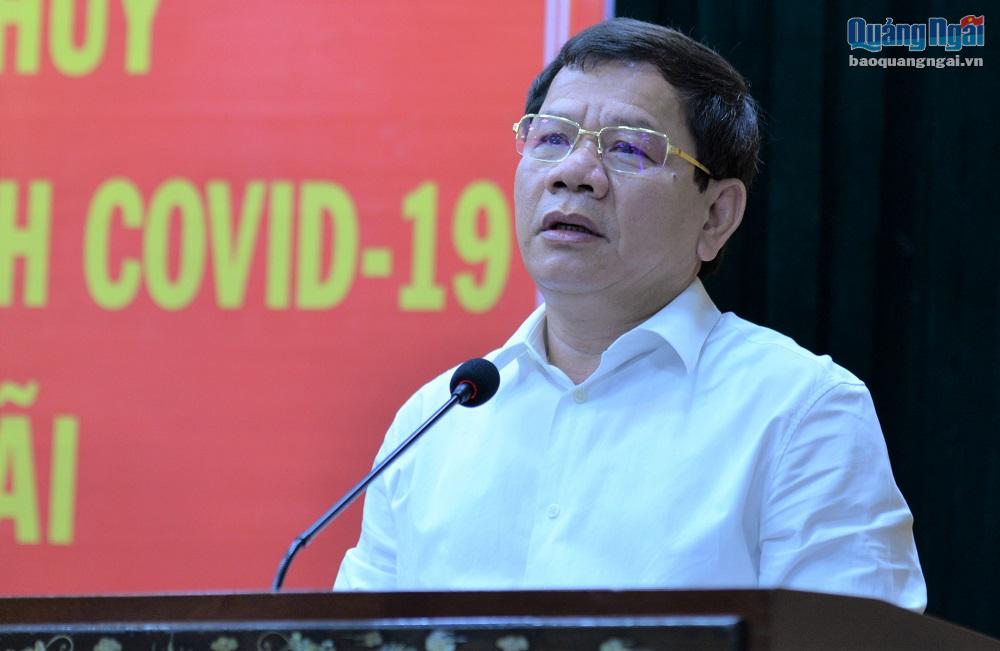 Chủ tịch UBND tỉnh, Chỉ huy trưởng Trung tâm Chỉ huy Phòng, chống dịch bệnh Covid-19 tỉnh Đặng Văn Minh phát biểu chỉ đạo tại cuộc họp