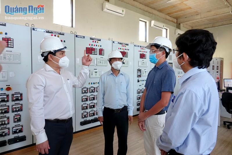 Phó Chủ tịch UBND tỉnh Trần Phước Hiền kiếm tra các dự án thủy điện trên địa bàn huyện Sơn Tây