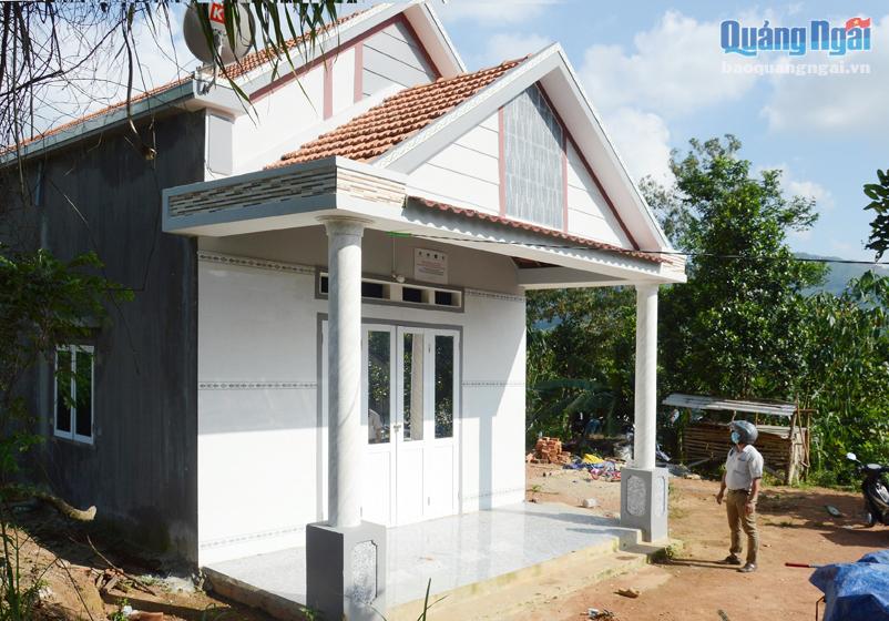 Ngôi nhà mới của vợ chồng anh Đinh Văn Sơn, ở thôn Thượng Đố, xã Thanh An (Minh Long), vừa hoàn thành, giúp gia đình an cư lạc nghiệp. 