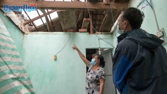 Video: Bão số 5 làm tốc mái hàng chục ngôi nhà trên đảo Lý Sơn