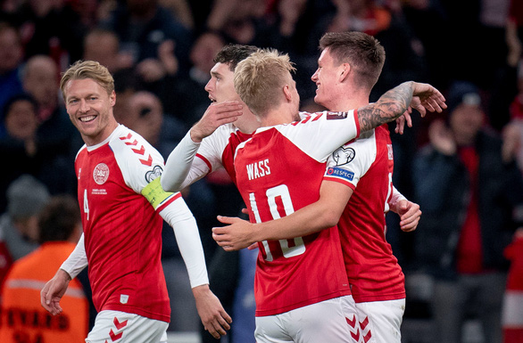 Các cầu thủ Đan Mạch giành vé dự World Cup 2022 - Ảnh: REUTERS