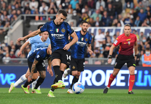 Đương kim vô địch Inter Milan nhận thất bại đầu tiên, có nguy cơ rơi khỏi tốp 4 Serie A mùa này Ảnh: REUTERS