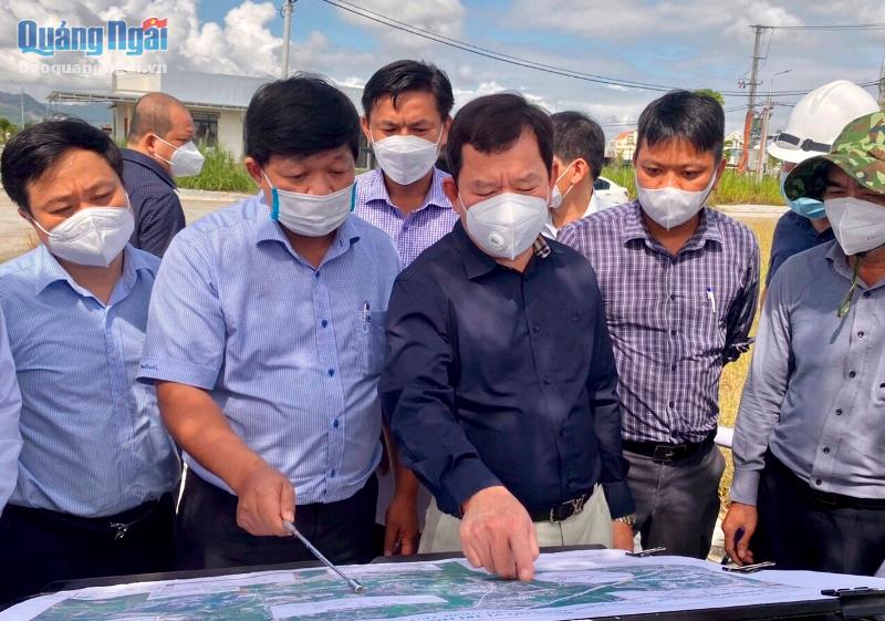 Chủ tịch UBND tỉnh Đặng Văn Minh kiểm tra thực tế tại Cụm Công nghiệp La Hà