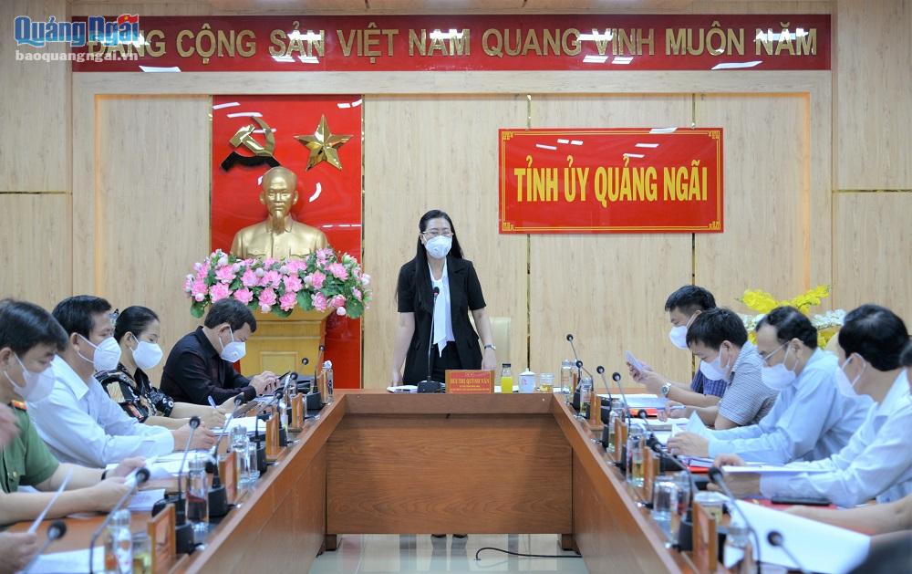 Bí thư Tỉnh ủy, Trưởng Ban Chỉ đạo Phòng, chống dịch bệnh Covid-19 tỉnh Bùi Thị Quỳnh Vân phát biểu chỉ đạo tại cuộc họp